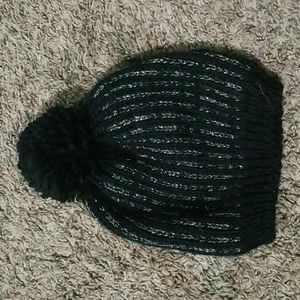 A black hat size medium (kids)